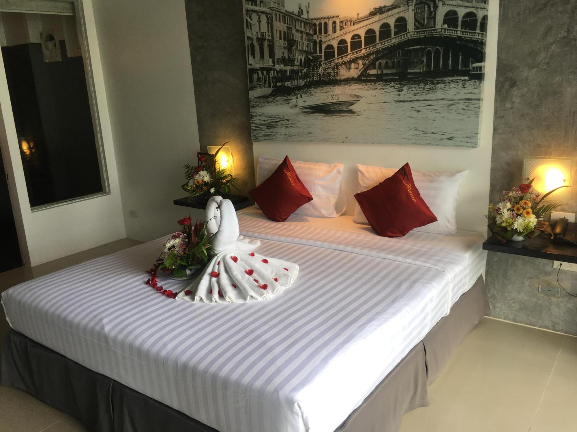 The Front Hotel And Apartments Patong Quarto foto