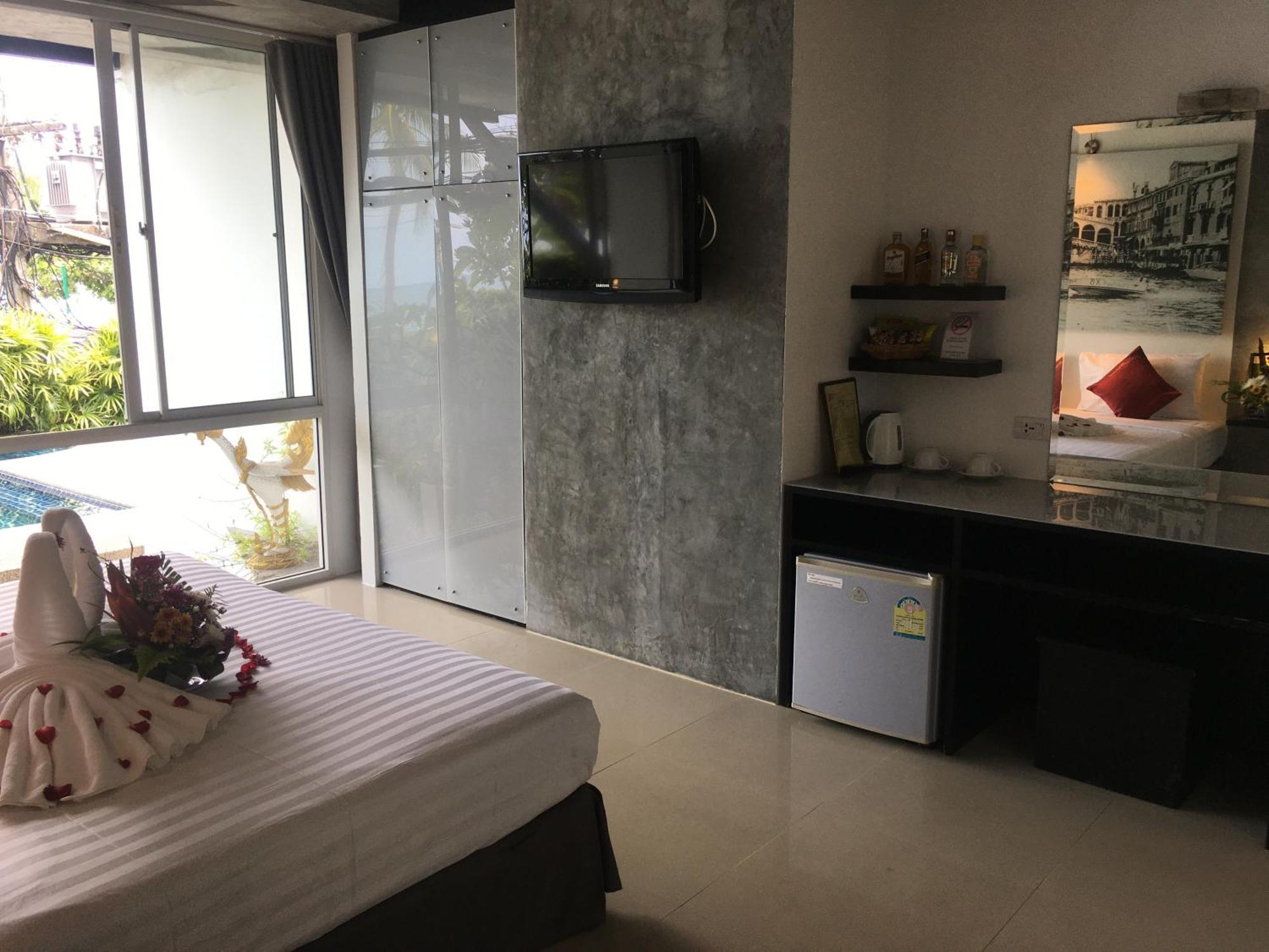 The Front Hotel And Apartments Patong Quarto foto
